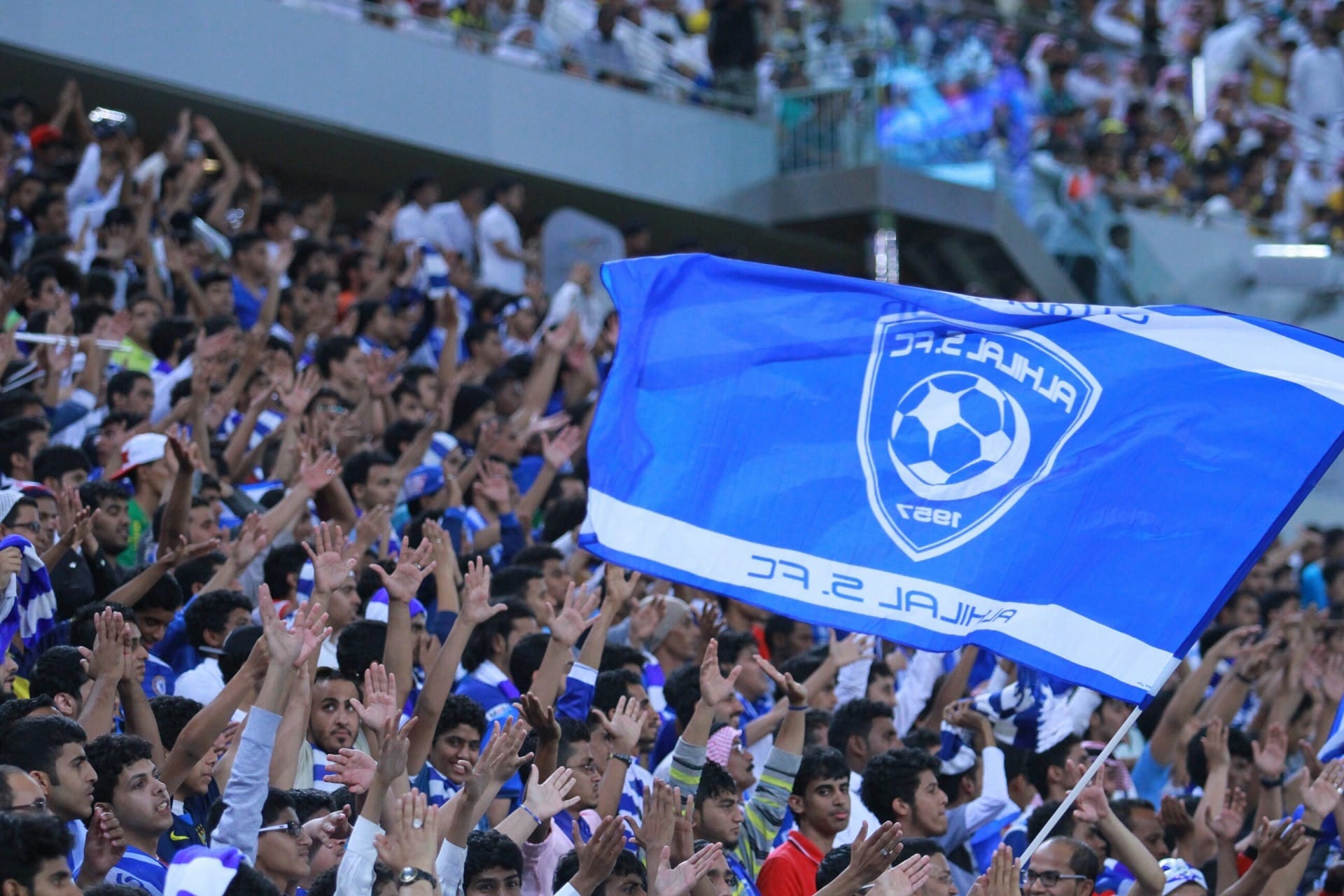 طريقة الهلال للتفاعل مع جماهيره