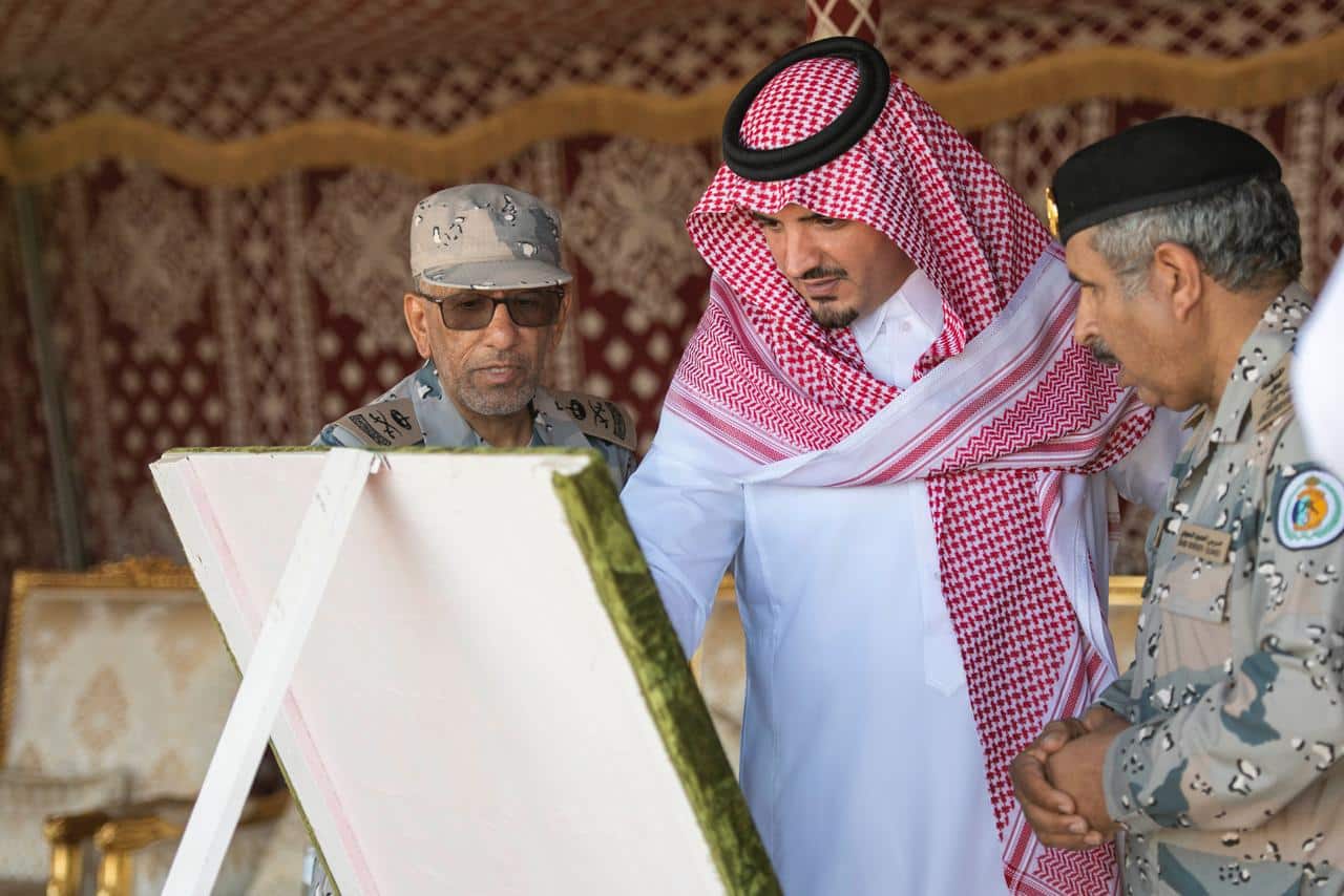 عبدالعزيز بن سعود بن نايف يقف على سير العمل في مركز حرس الحدود بالخريبة