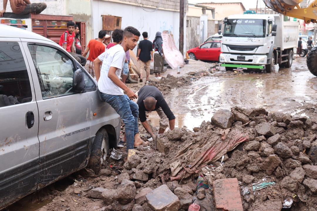 البرنامج السعودي لتنمية وإعمار اليمن يساهم في إغاثة عدن من الأمطار والسيول