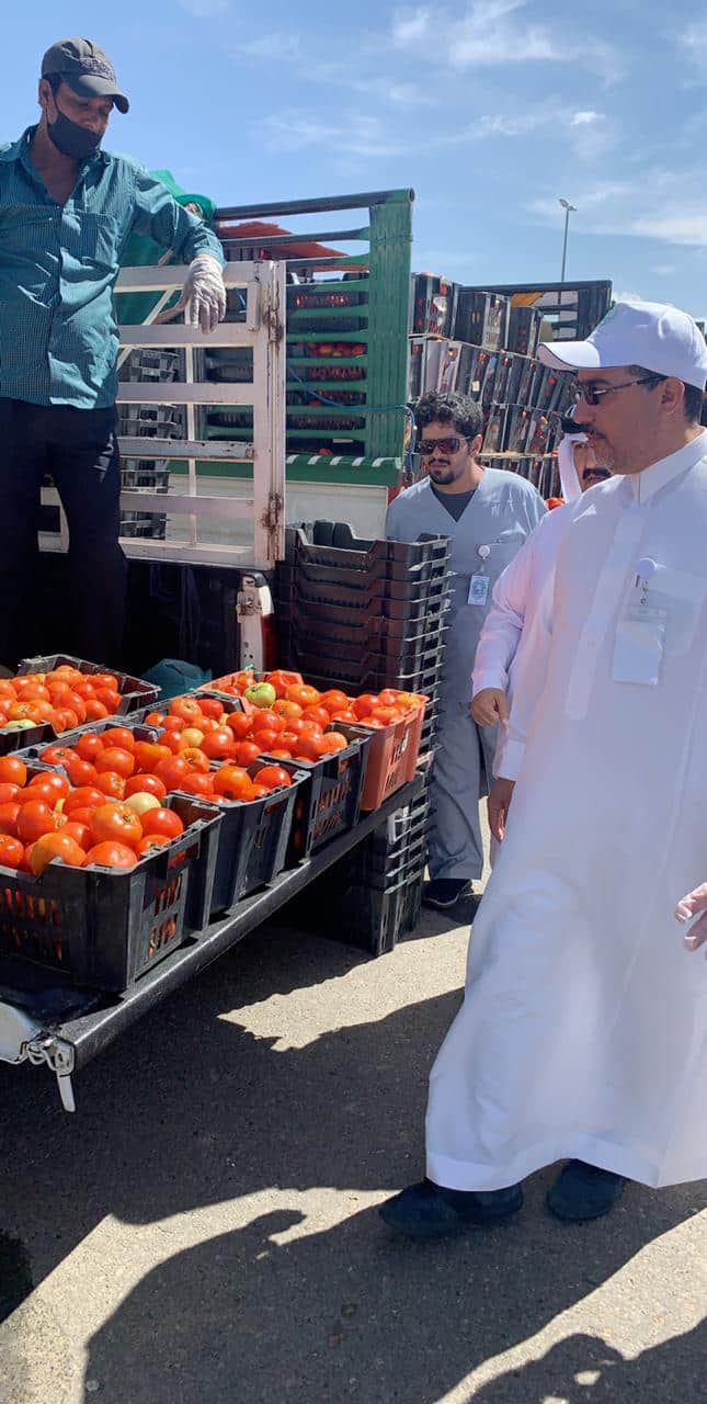 أمين عسير يتابع الإجراءات الوقائية والاحترازية بأسواق الخضراوات بخميس مشيط
