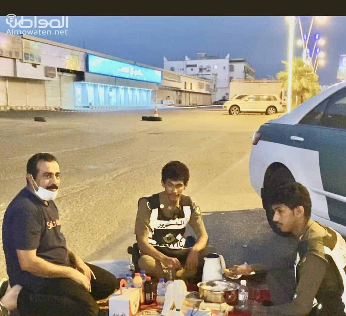 فيديو.. “المواطن” تشارك رجال الأمن وجبة الإفطار في الدرب