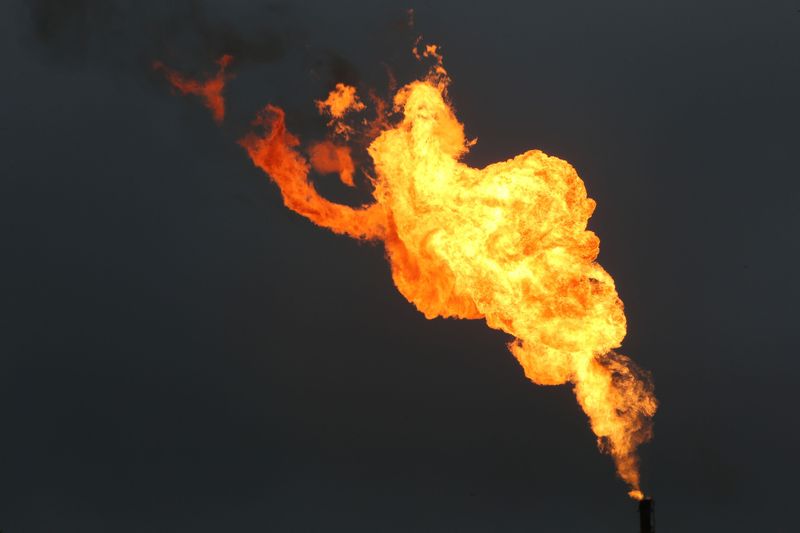 أسعار النفط تقفز 4.2% بعد الصفقة التاريخية بقيادة السعودية