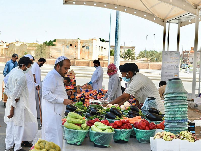 استحداث 10 مواقع في أحياء المدينة المنورة لتوفير الفواكه والخضراوات