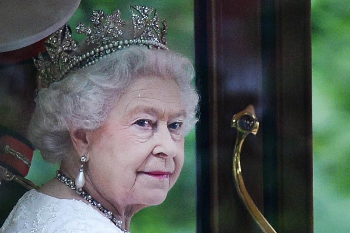 الملكة إليزابيث تستدعي روح الحرب في خطاب عن كورونا