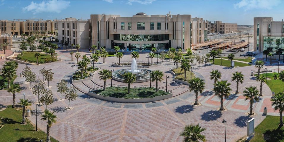 جامعة الإمام عبدالرحمن بن فيصل تناقش 98 طالبة إعلام عن بُعد