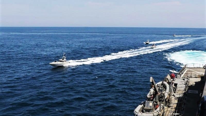 الحرس الثوري الإيراني يهدد الولايات المتحدة بتدمير سفنها الحربية !