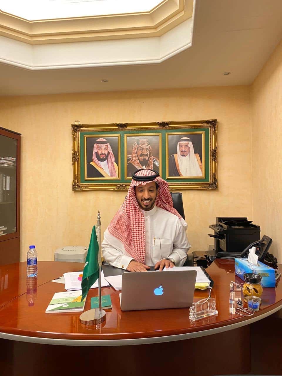 مواطن يحصد الدكتوراه من مقر سفارة السعودية في أبو ظبي