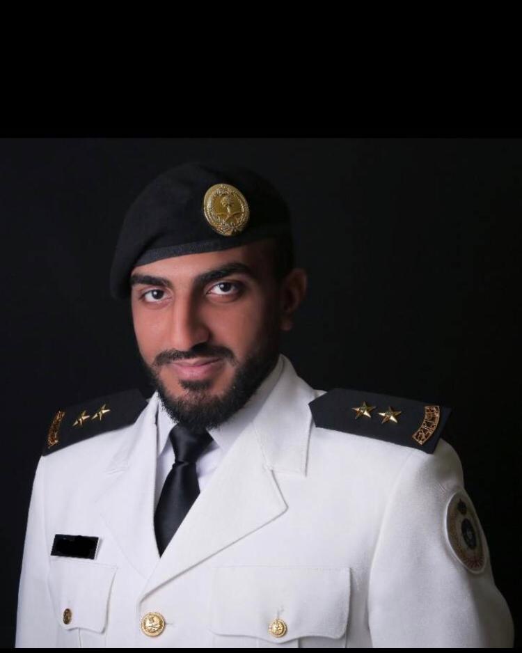 عبدالعزيز صائغ يحتفل بتخرجه برتبة ملازم أول