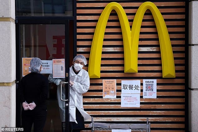 ماكدونالدز الصين يمنع دخول الأشخاص من أصول إفريقية !