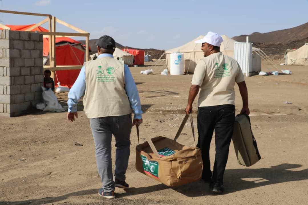 مركز الملك سلمان للإغاثة يواصل إنقاذ متضرري السيول بمأرب