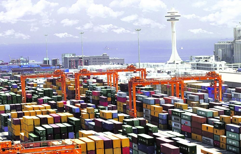 موانئ توقع اتفاقية لإنشاء مركز لوجستي بميناء الدمام