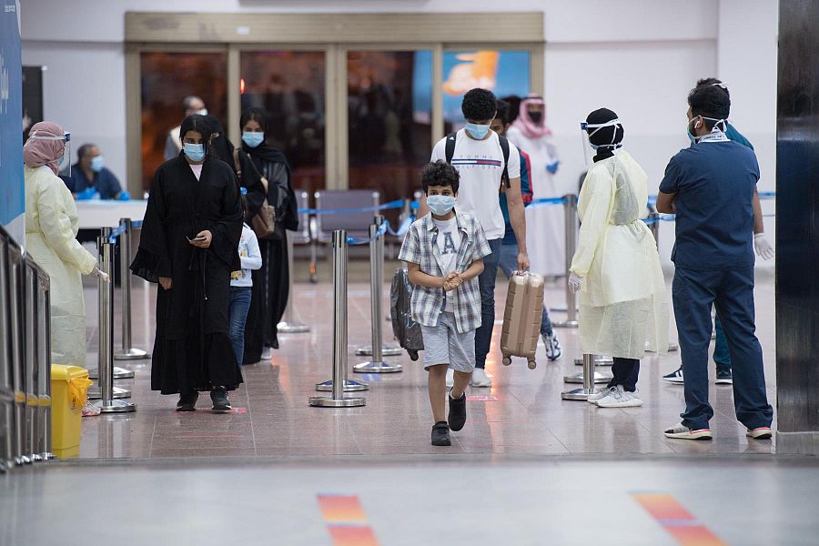 ٢٥٢ مواطناً ومواطنة يصلون مطار الملك عبدالعزيز قادمين من لندن