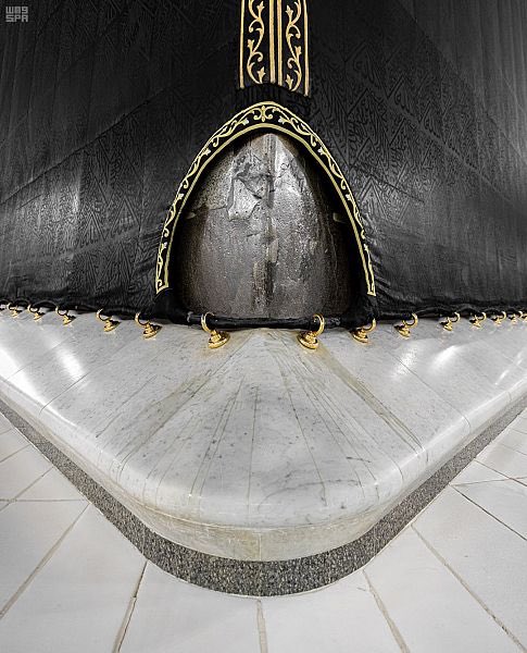 لماذا قب ل الرسول الحجر الأسود