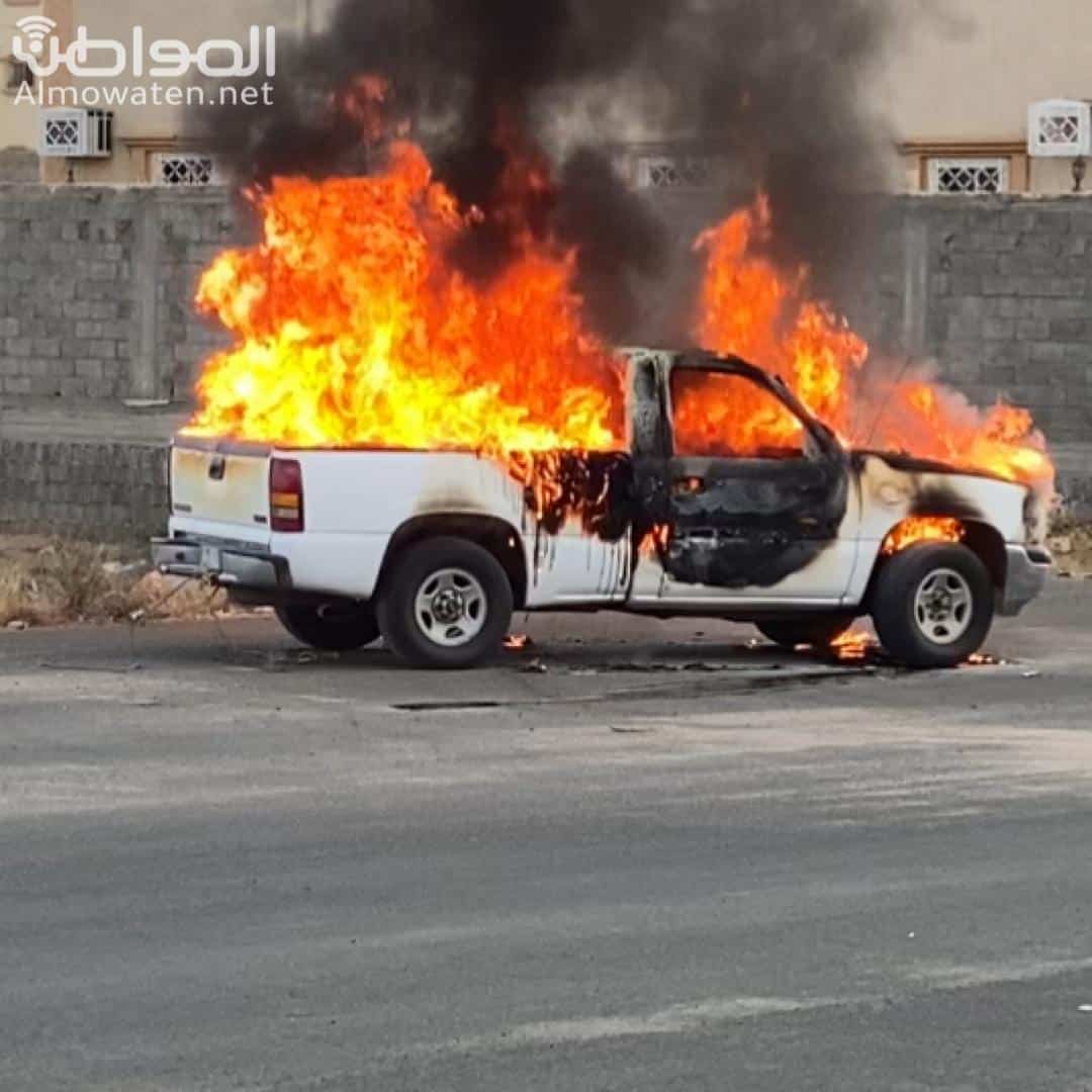 فيديو وصور.. مجهول يحرق مركبتين أمام منزل مواطن بأحد رفيدة