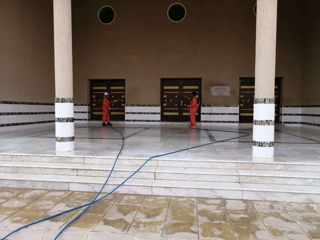 جوامع ومساجد محايل عسير تستقبل المصلين بعد التنظيف والتعقيم