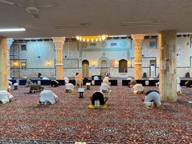 مساجد المملكة تشهد أول صلاة جماعة بعد الإغلاق والسماح بالتجول إلى الثامنة