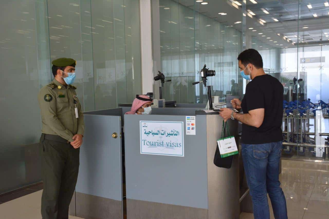 جوازات مطار حائل تنهي إجراءات 142 مواطنًا عائدًا من الأردن