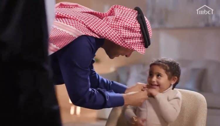 فيديو.. وزير الإسكان يمازح ابنته في كواليس برنامج “من الصفر”