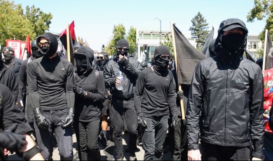 5 أسباب وراء اتهام ترامب لحركة ANTIFA أنتيفا بدعم الإرهاب