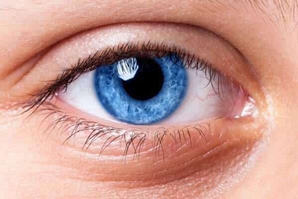 هل عملية تغيير لون العينين مسموحة وآمنة ؟ استشاري يجيب