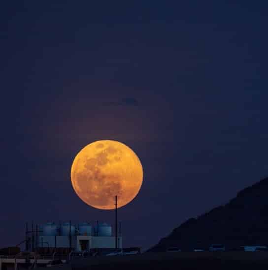 القمر العملاق Supermoon عند أقرب نقطة للأرض الليلة