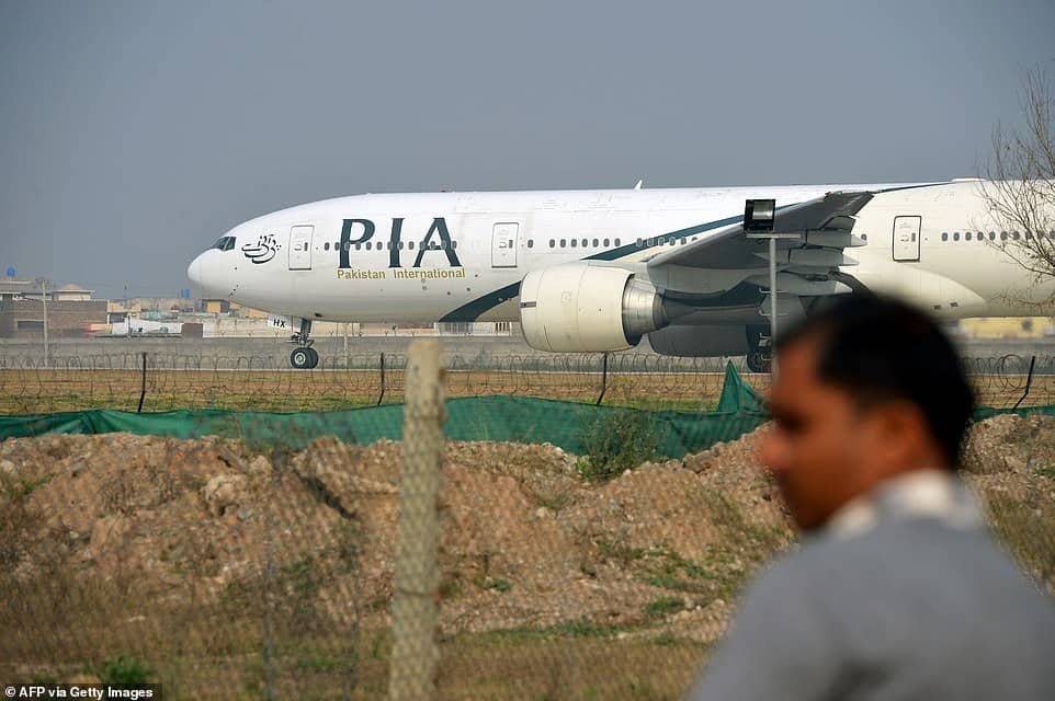 فيديو.. اللحظات الأخيرة المؤلمة للطائرة الباكستانية المنكوبة 