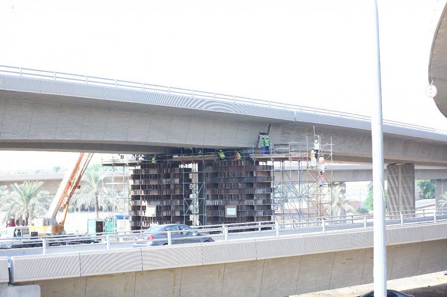 النقل تعمل على إصلاح وتركيب فواصل التمدد لثمانية جسور بالرياض