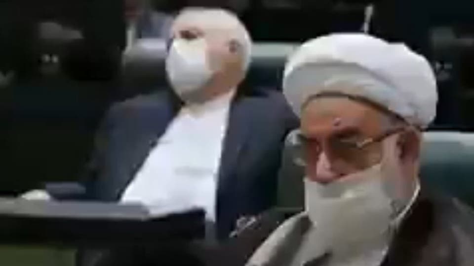 فيديو.. روحاني يتحدث وظريف في قيلولة !