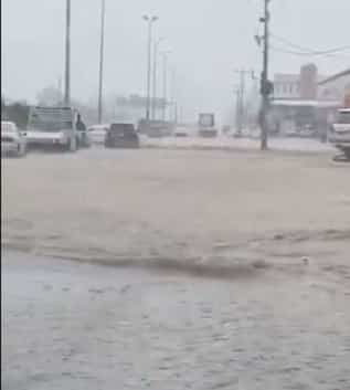 فيديو.. أمطار غزيرة وسيول في محايل عسير