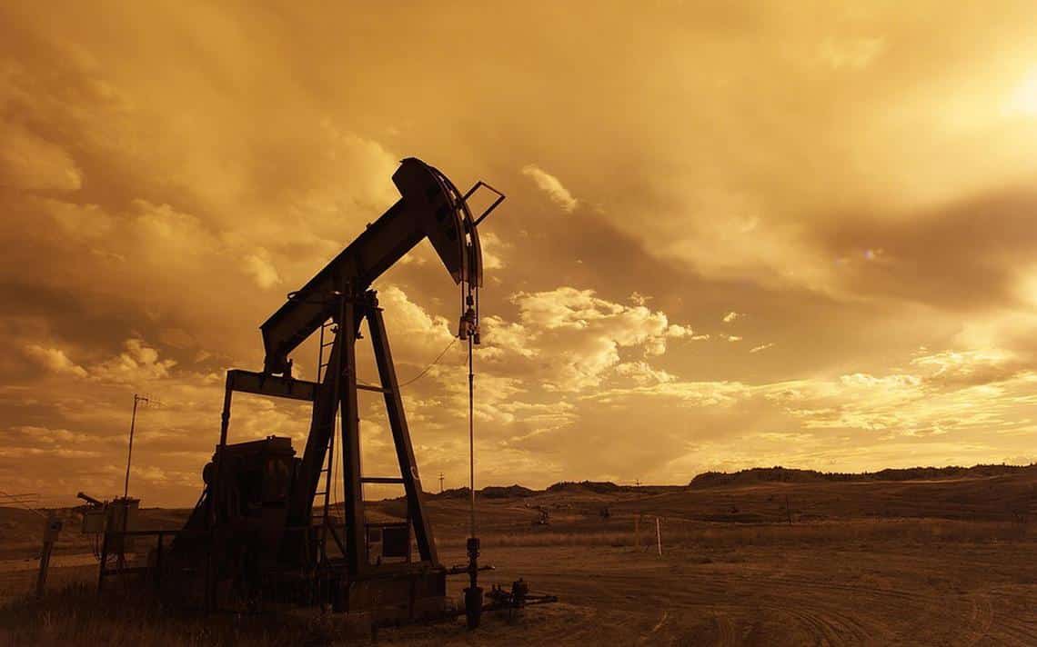 سعر النفط يواصل الارتفاع وبرنت يصل إلى 54.74 دولار