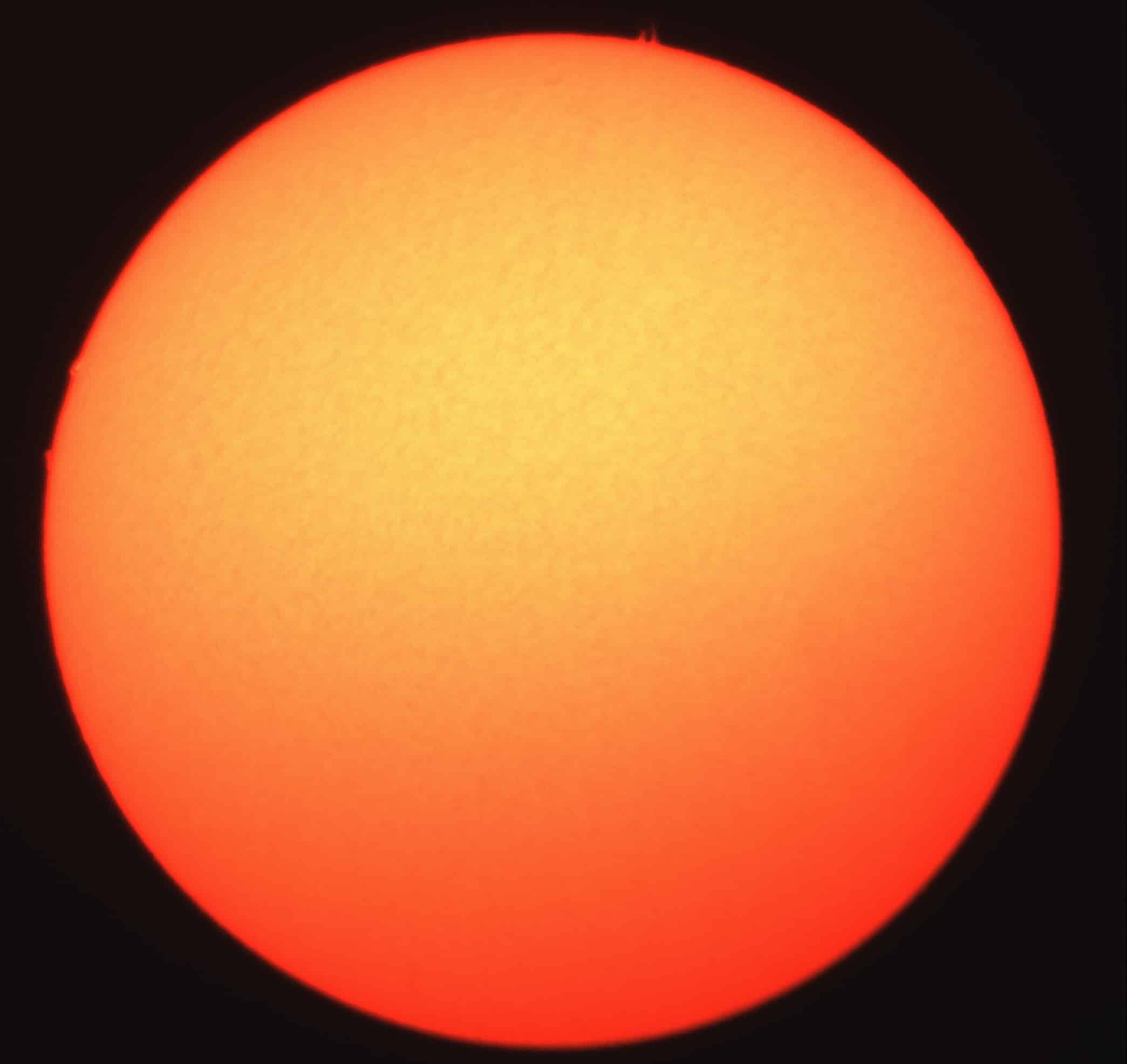 لقطة نادرة للشمس .. ألسنة اللهب أكبر من الأرض