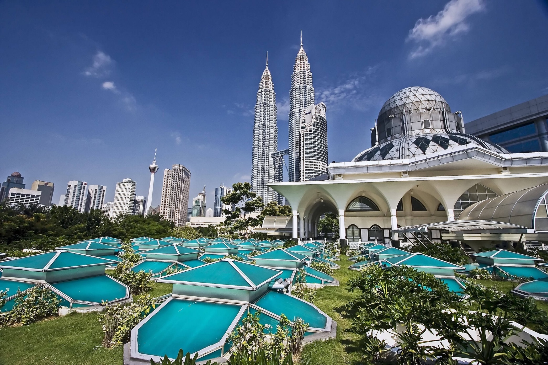 ماليزيا ترفع حظر الصلاة بالمساجد وصلاة العيد بدون تجمعات