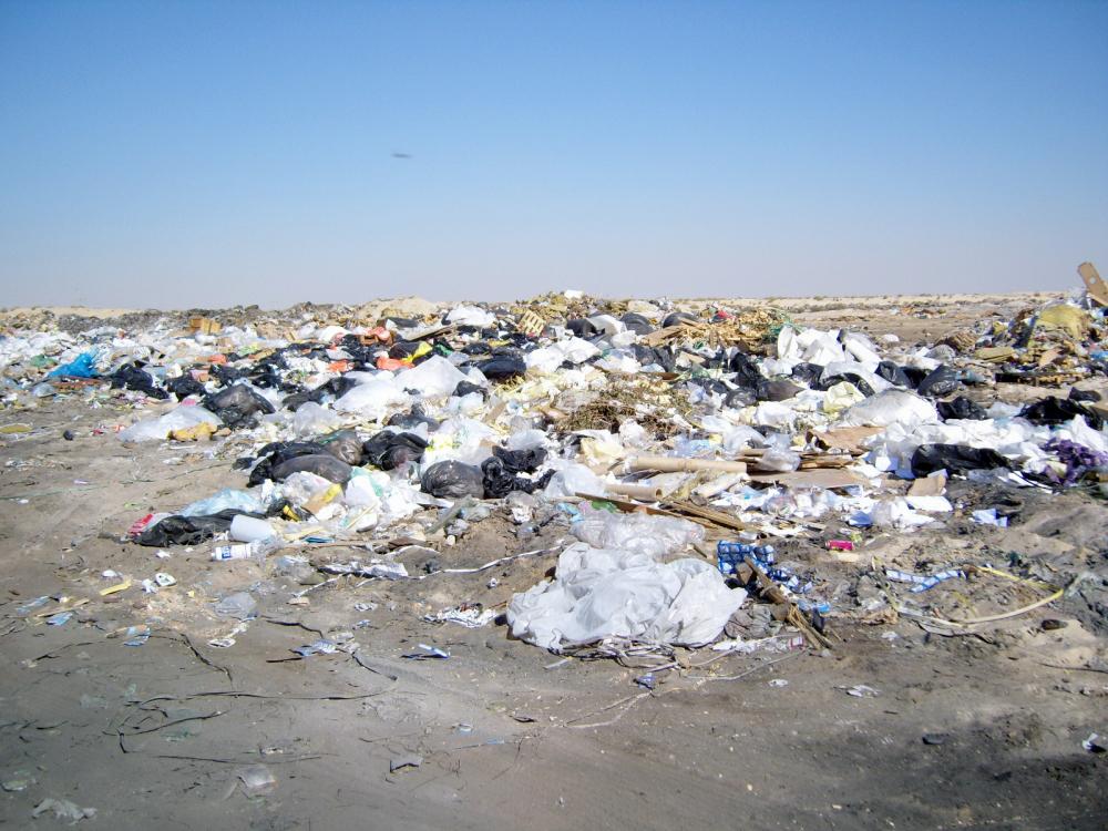 مرادم النفايات خطر على البيئة