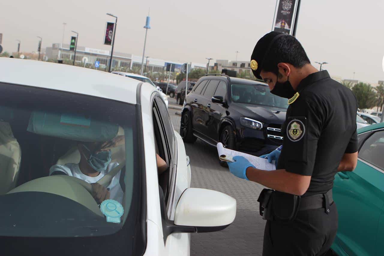 مكتب العمل في الرياض يضبط مخالفات لقرار توطين نشاط المركبات