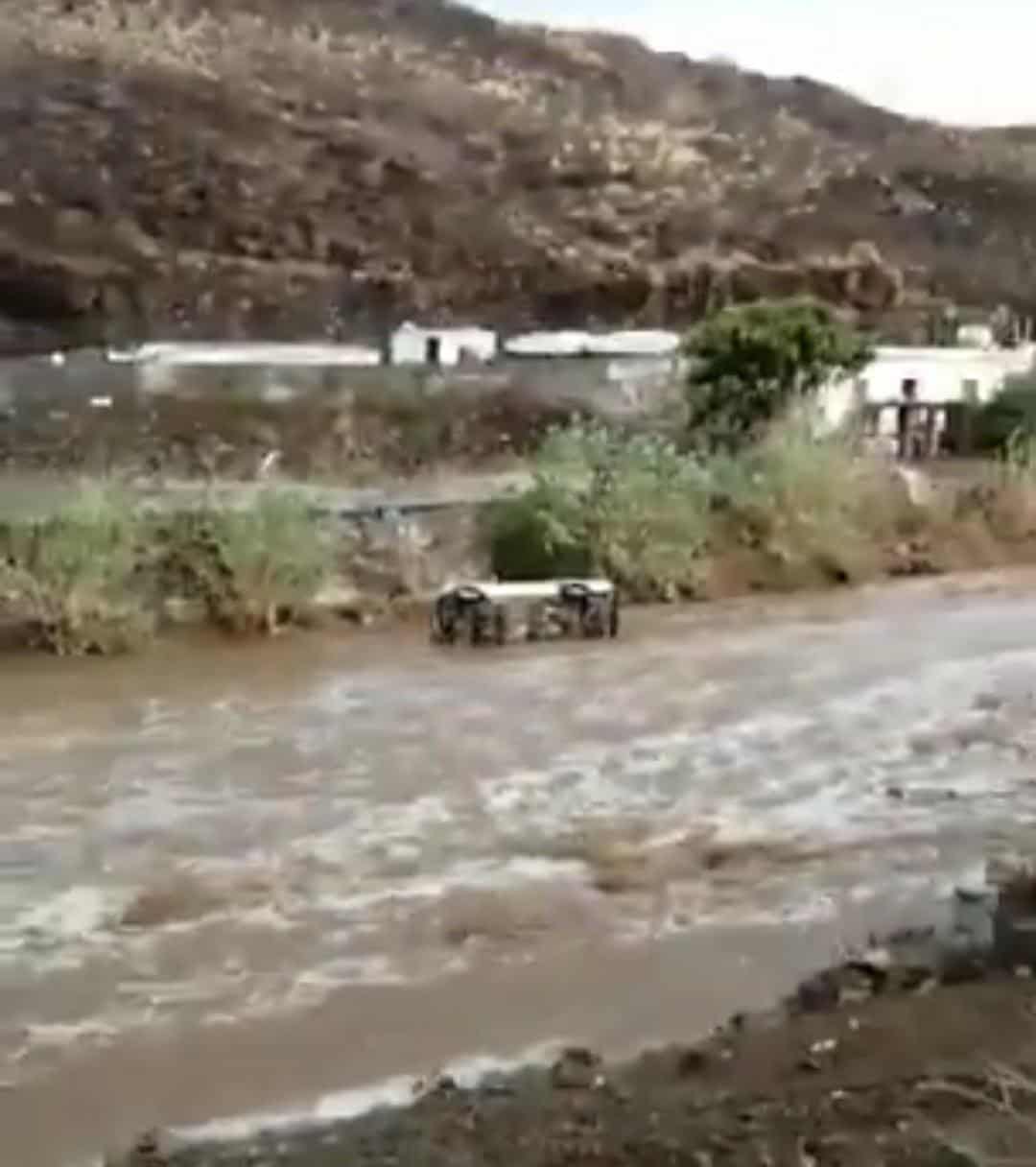 سيل يجرف مركبة في تهامة الباحة : غريق واصابة اثنين