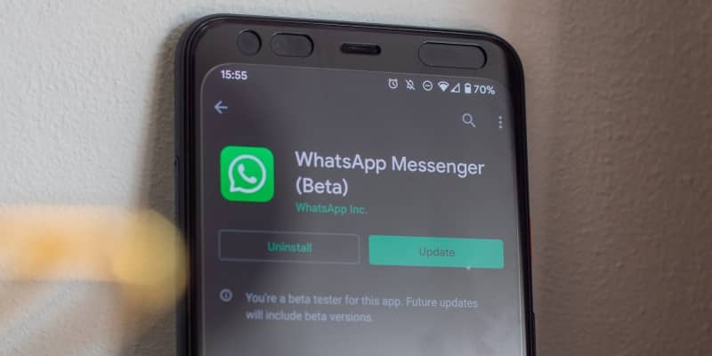 WhatsApp يستعيد اختصار الكاميرا داخل غرف الدردشة (1)