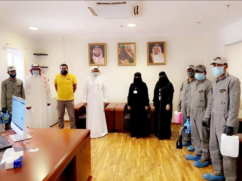 موارد الرياض يواصل حملات التعقيم والتطهير في مقره