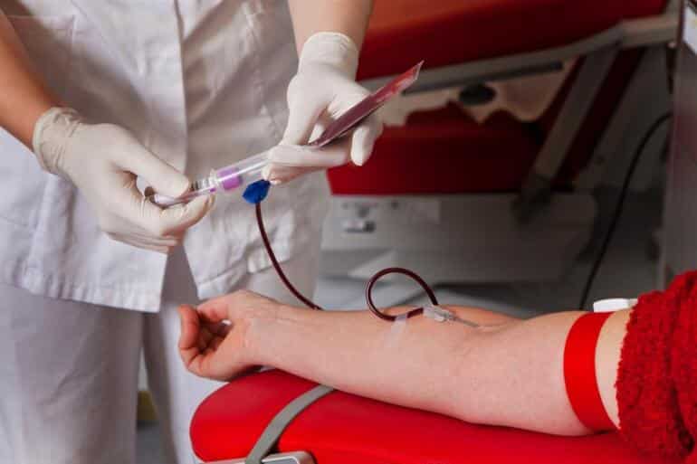 تخصصي الملك فهد يستعرض فوائد التبرع بالدم