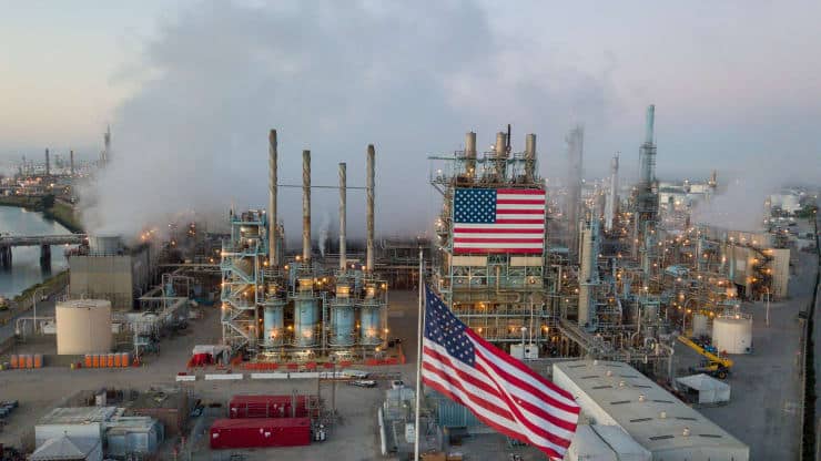 سباق النفط والأسعار السعودية يهدِّدان المصافي الأميركية
