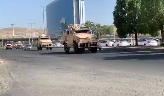 شاهد.. آليات الحرس الوطني تغادر مكة بعد رفع منع التجول