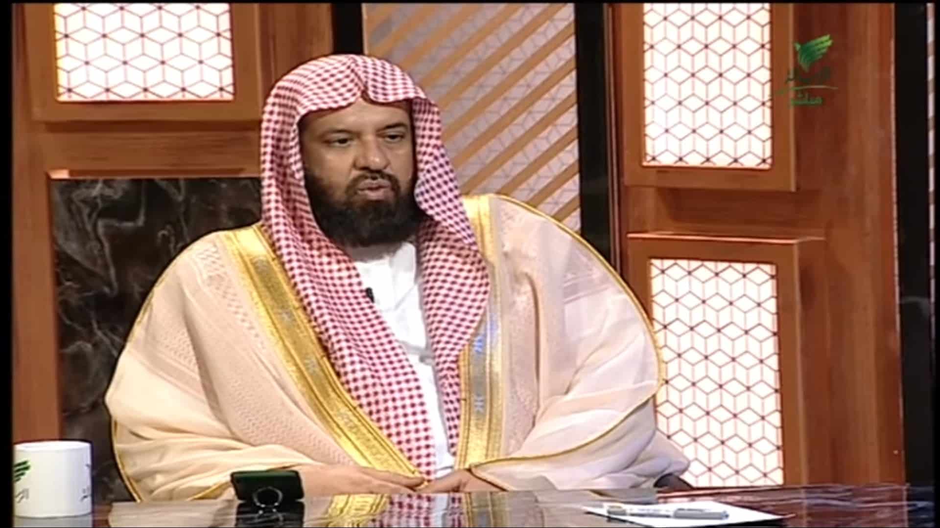 فيديو.. ما حكم صلاة المنفرد خلف الصف بسبب كورونا ؟