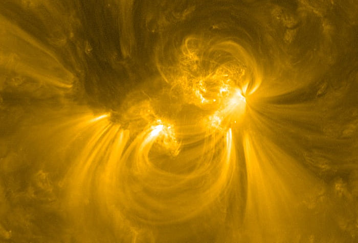 انفجار شمسي هائل يدفع نحو الفضاء