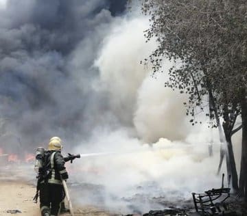 مدني بيشة يباشر حريقًا في مزارع نخيل بمركز ترج
