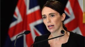 رئيسة وزراء نيوزلندا تحتفل بالقضاء على كورونا