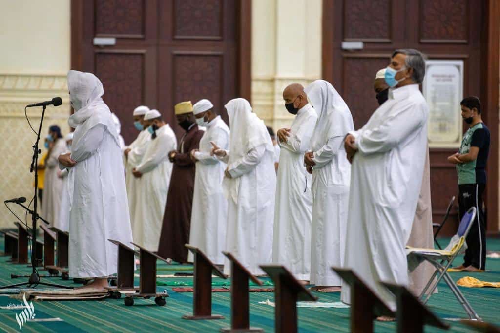 شاهد.. أول صلاة فجر في مساجد مكة بعد رفع الإغلاق