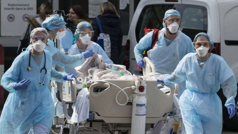 فرنسا تُسجل رقمًا قياسيًا جديدًا في إصابات كورونا