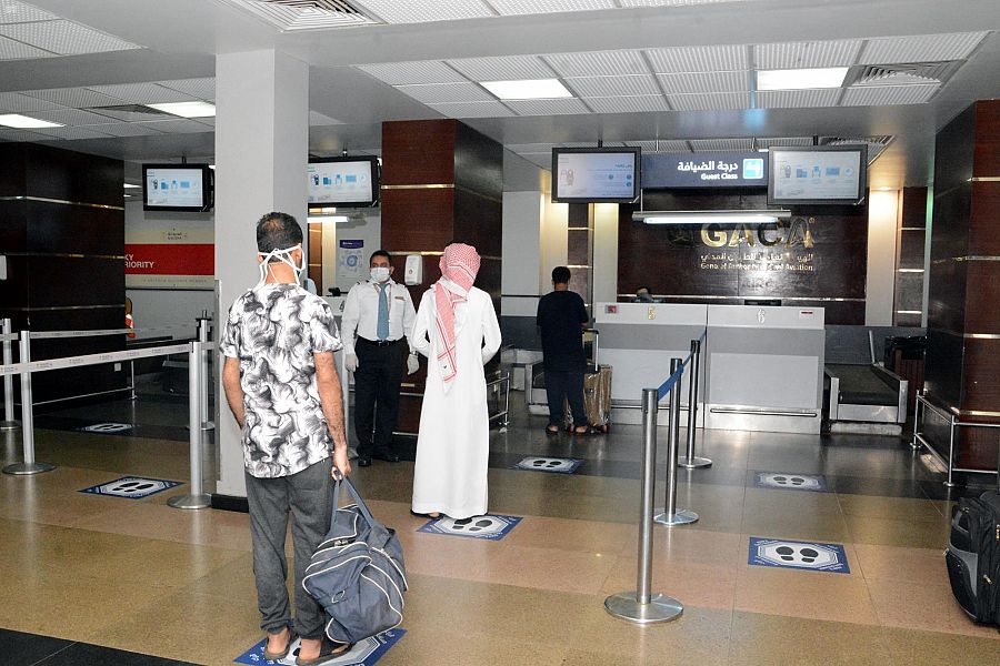 فرق ميدانية ترصد تطبيق الإجراءات الاحترازية بالمطارات