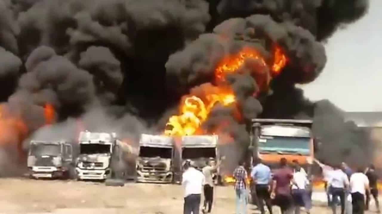 فيديو.. انفجار هائل في مخازن وقود بإيران