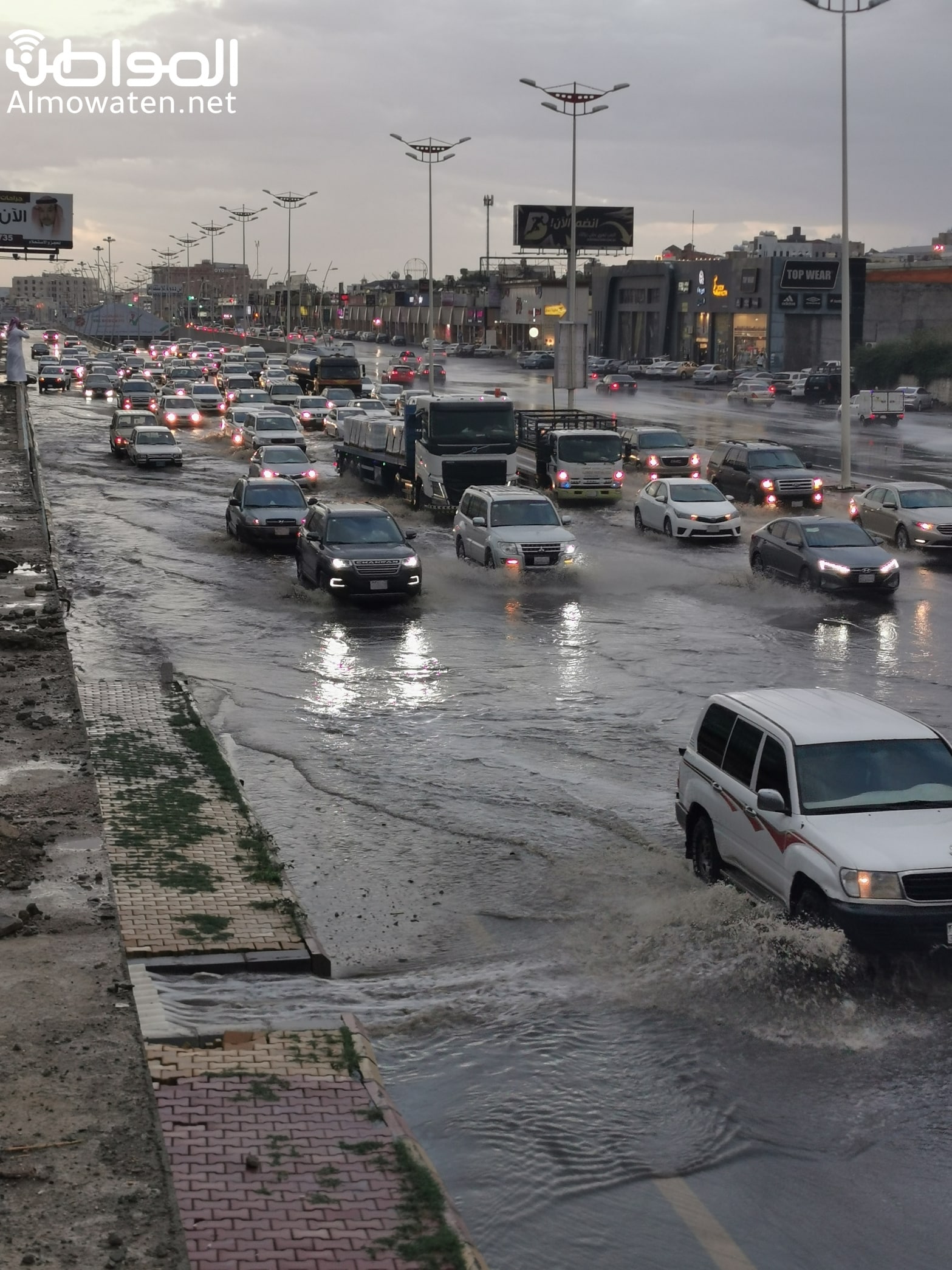 تنبيه من هطول أمطار غزيرة على عسير