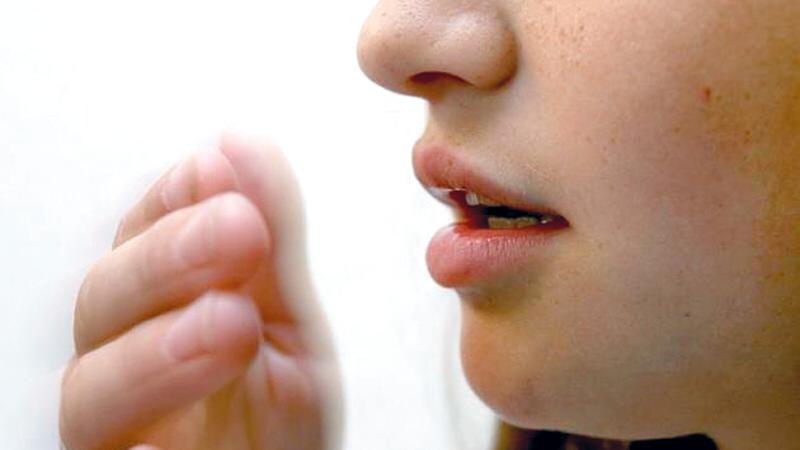 استشارية أسنان لـ”المواطن”: إزالة 80% من البكتيريا تقضي على رائحة الفم